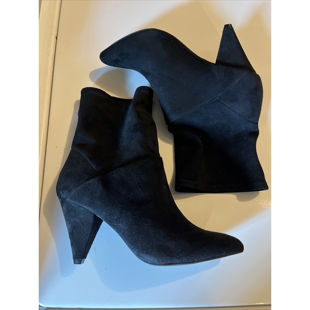 Urban Outfitters Black Suede Pointed Toe Heel Booties Womens Size 9